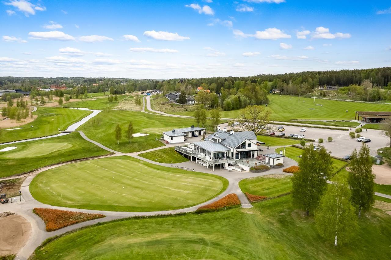 Charming Villa At Askersund Golf Resort Ammeberg Bagian luar foto